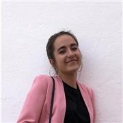 Doy clases de inglés, lengua, naturales y biologia porque me gusta mucho enseñar a niños